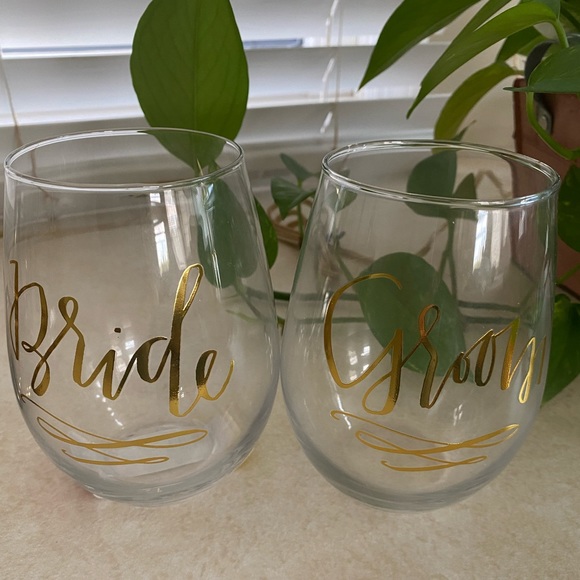 NWT Bride and Groom Stemless Wine Glasses set of 2 - Picture 1 of 4